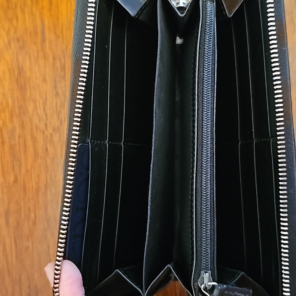 Authentic Gucci Logo Black Continental Wallet - Picture 6 of 11